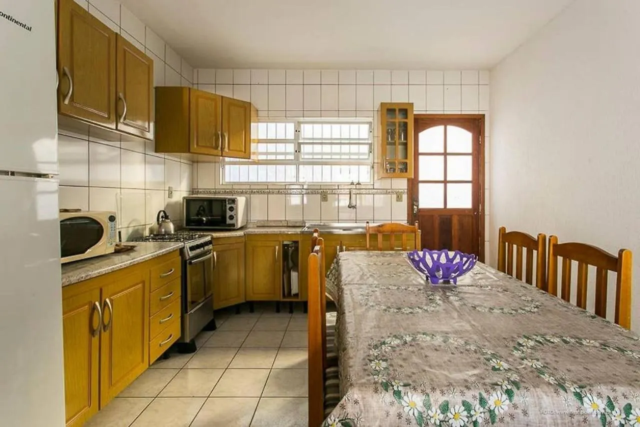 Casa 150m da praia em pátio familiar Florianópolis 0*,  Brasile