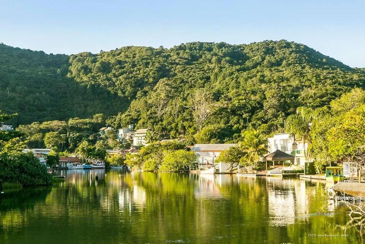 Casa 150m da praia em pátio familiar Florianópolis